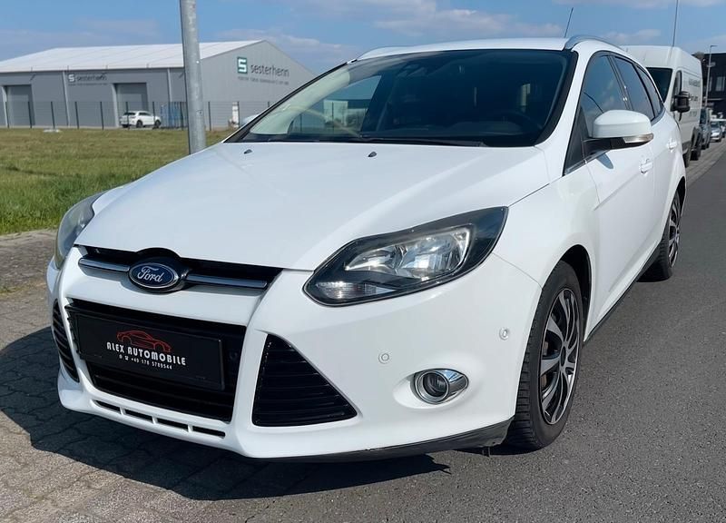 Gebraucht Ford Focus Titanium 116 PS (85 kW) 2011 Weiß Kombi