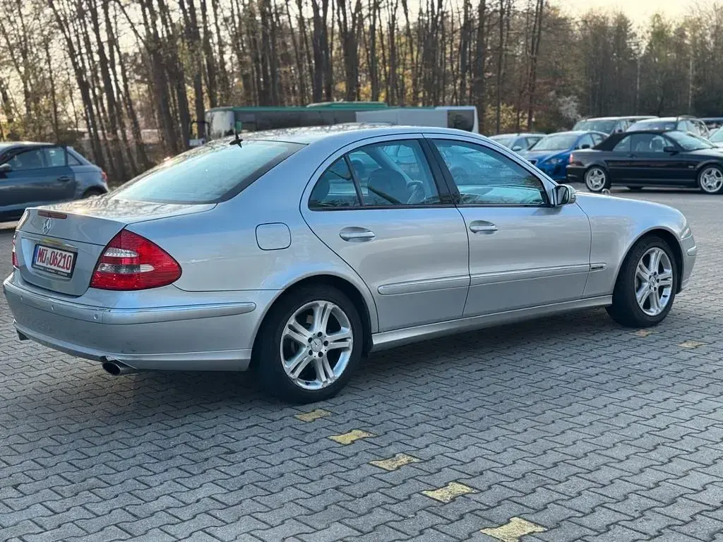 Używany Mercedes E280 Avantgarde 231 KM (169 kW) 2005 Srebrny Sedan/Limuzyna