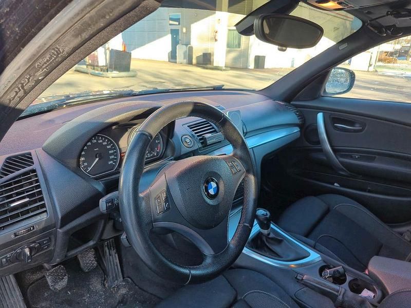 Gebraucht BMW 116 Performance 122 PS (89 kW) 2011 Schwarz Kleinwagen