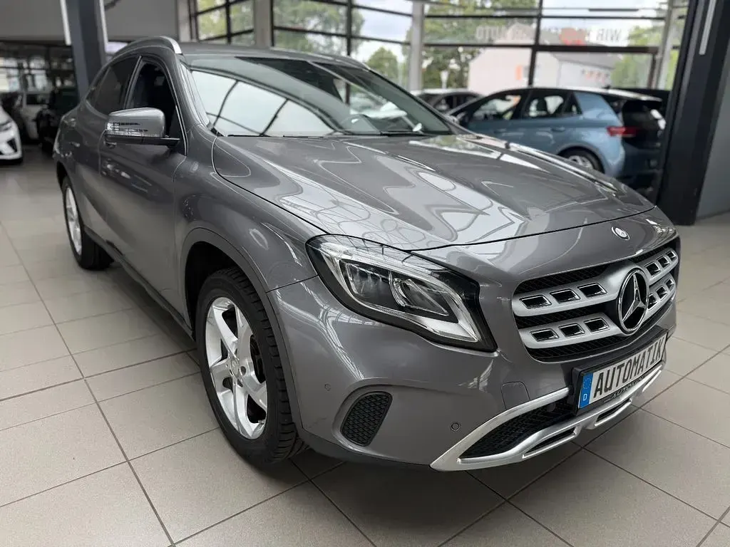 Gebraucht Mercedes GLA250 Urban 211 PS (155 kW) 2017 Grau SUV