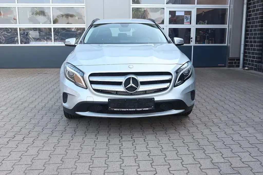 Gebraucht Mercedes GLA200 136 PS (100 kW) 2015 Silber SUV