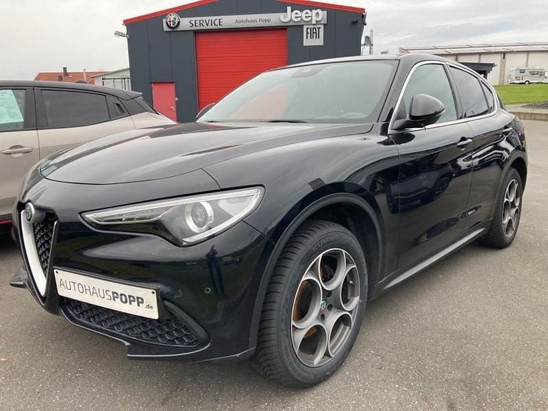 Schwarz (metallic) Gebraucht 2019 Alfa Romeo Stelvio Super SUV | 23.950 € (Guter Preis) - Bild 1/4