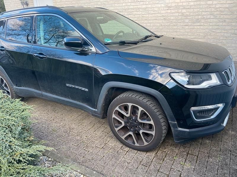 Gebraucht Jeep Compass 140 PS (102 kW) 2018 Schwarz SUV