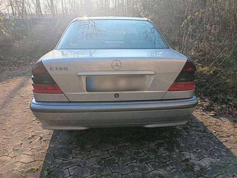 Gebraucht Mercedes C180 122 PS (89 kW) 1997 Silber Limousine