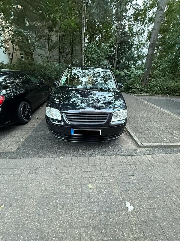 Schwarz Gebraucht 2005 VW Touran Highline Van / Kleinbus | 5.500 € - Bild 1/4