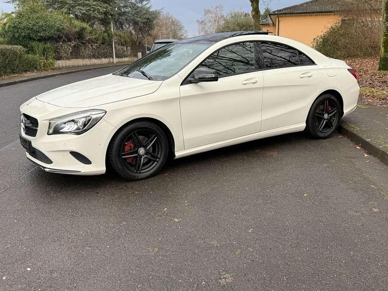 Gebraucht Mercedes CLA220 177 PS (130 kW) 2017 Calcitweiss/zirrusweiss Limousine