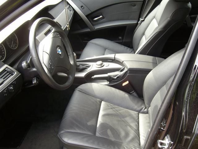 Gebraucht BMW 523 241 PS (177 kW) 2006 Schwarz metallic Kombi