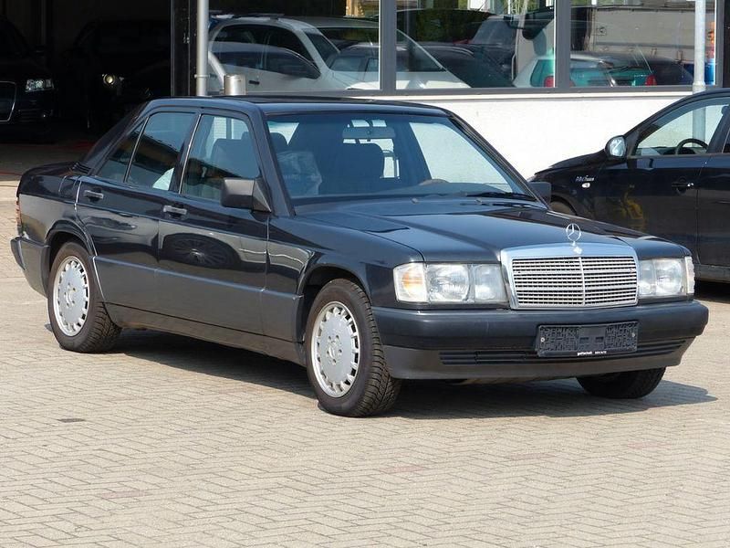 Schwarz Gebraucht 1989 Mercedes 190 Limousine | 4.990 € - Bild 1/4