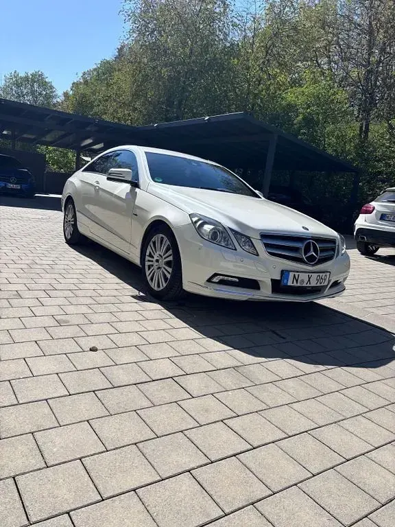 Gebraucht Mercedes E350 231 PS (169 kW) 2010 Weiß Coupé