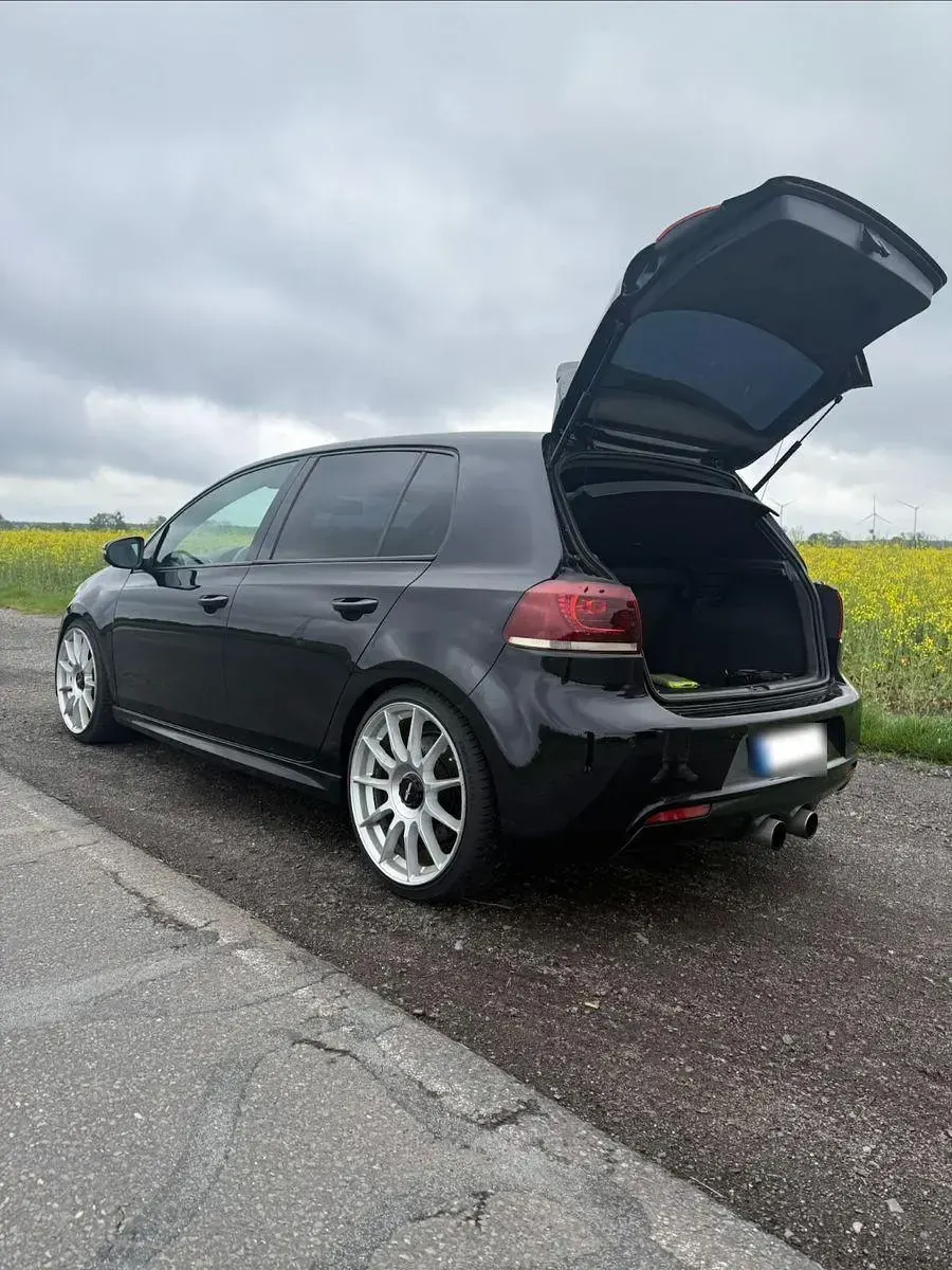Gebraucht VW Golf VI R 271 PS (199 kW) 2011 Schwarz Kleinwagen