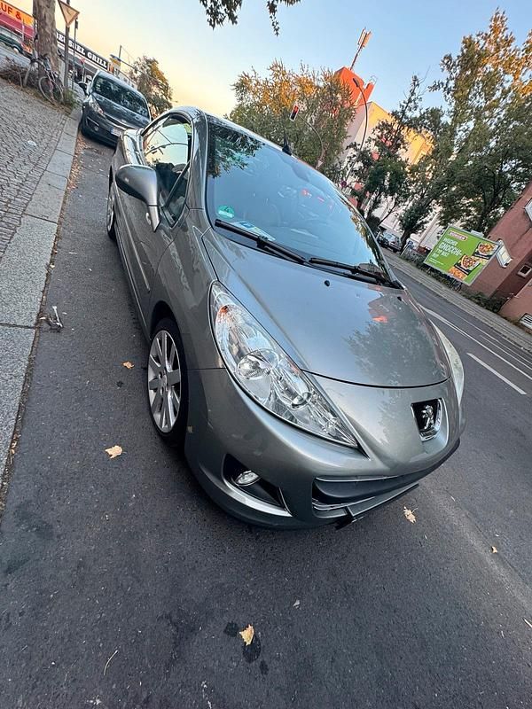 Gebraucht Peugeot 207 CC 116 PS (85 kW) 2013 Grau Cabrio