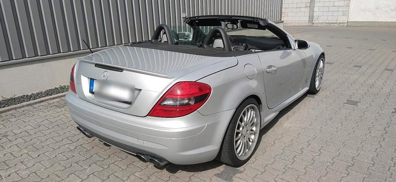 Silber Gebraucht 2004 Mercedes SLK200 AMG line Cabrio | 9.000 € - Bild 1/4