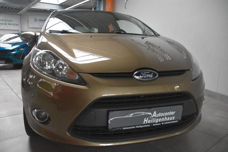 Braun Gebraucht 2011 Ford Fiesta Trend Kleinwagen | 3.980 € (Fairer Preis) - Bild 1/4