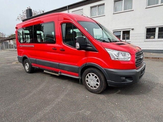 Second-hand Ford Transit Trend 105 CP (77 kW) 2018 Roșu Break