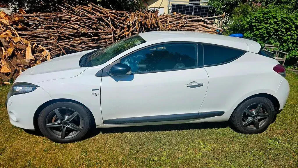Gebraucht Renault Mégane Bose Edition 131 PS (96 kW) 2012 Weiß Coupé