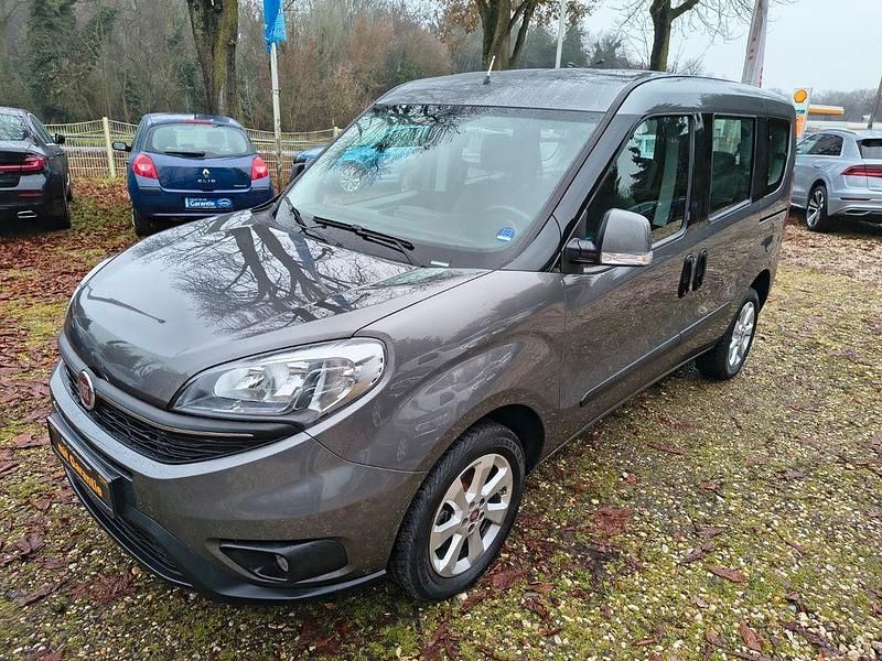 Grau Gebraucht 2017 Fiat Doblò Lounge Van / Kleinbus | 13.790 € (Etwas zu teuer) - Bild 1/4