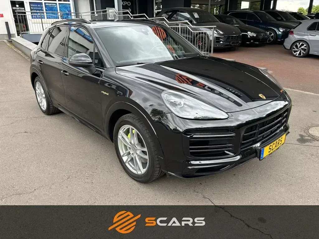 Gebraucht Porsche Cayenne E-Hybrid 476 PS (350 kW) 2022 Schwarz SUV