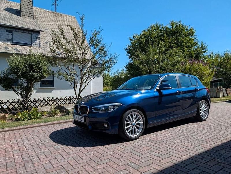 Blau Gebraucht 2019 BMW 118 Advantage Kleinwagen | 15.000 € (Guter Preis) - Bild 1/4