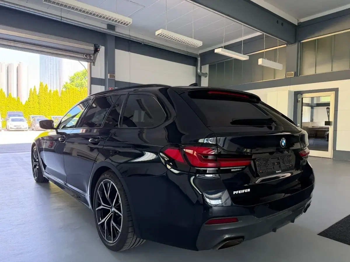 Gebraucht BMW 530 M Sport 286 PS (210 kW) 2023 Schwarz Limousine