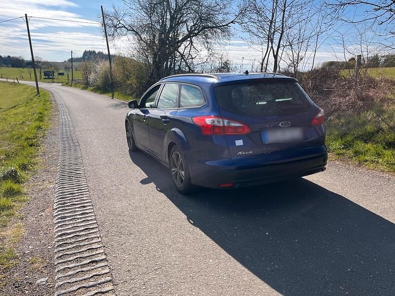 Gebraucht Ford Focus 116 PS (85 kW) 2013 Blau Kombi