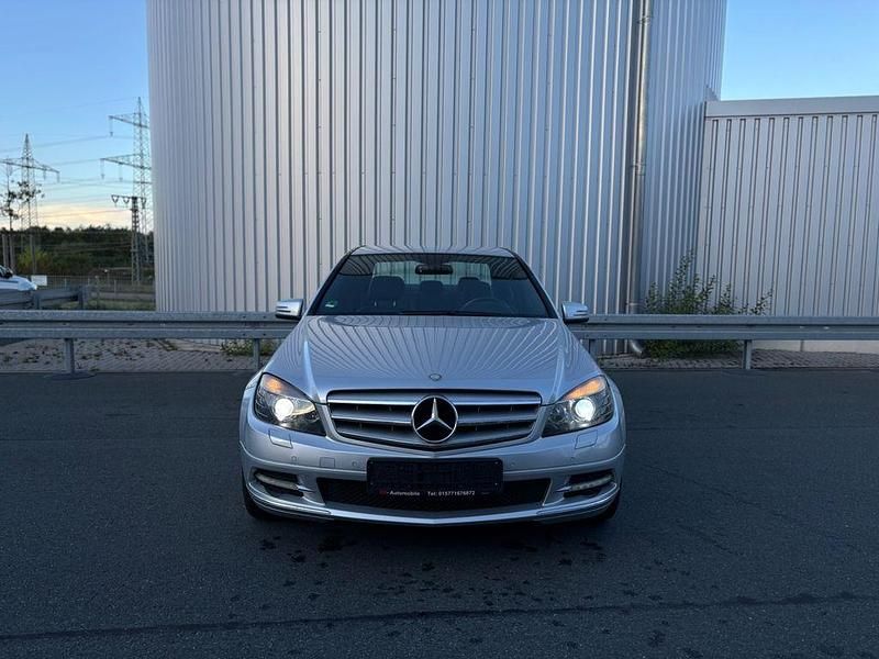 Grau Gebraucht 2009 Mercedes C250 Limousine | 8.490 € (Guter Preis) - Bild 1/4
