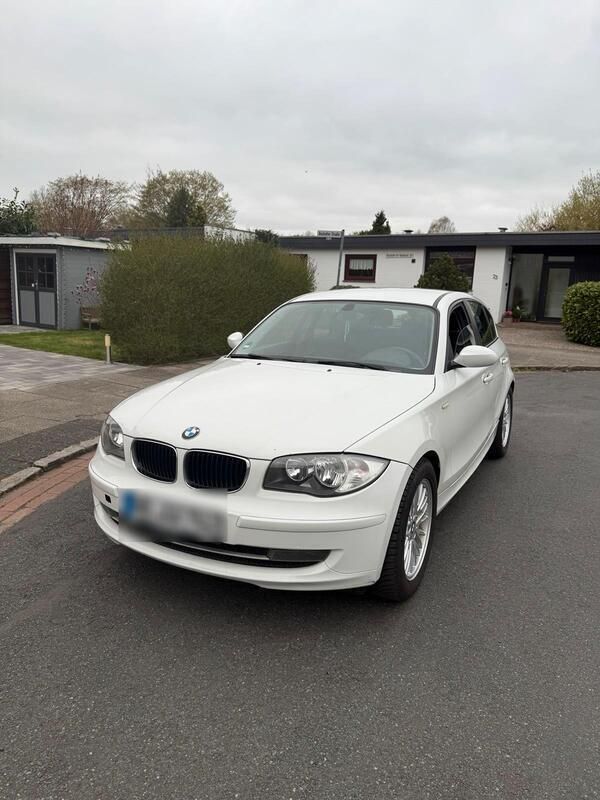 Weiß Gebraucht 2009 BMW 118 Kleinwagen | 2.400 € (Fairer Preis) - Bild 1/4