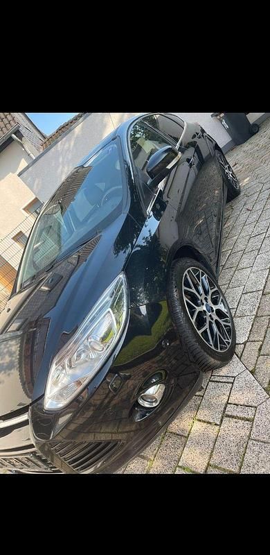 Gebraucht Ford Focus 182 PS (133 kW) 2013 Blau Limousine