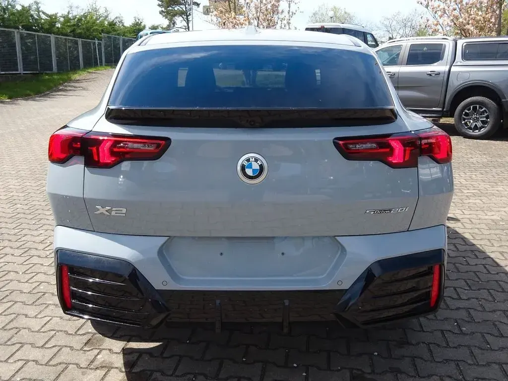 Neu BMW X2 M Sport 156 PS (114 kW) 2025 Grau SUV