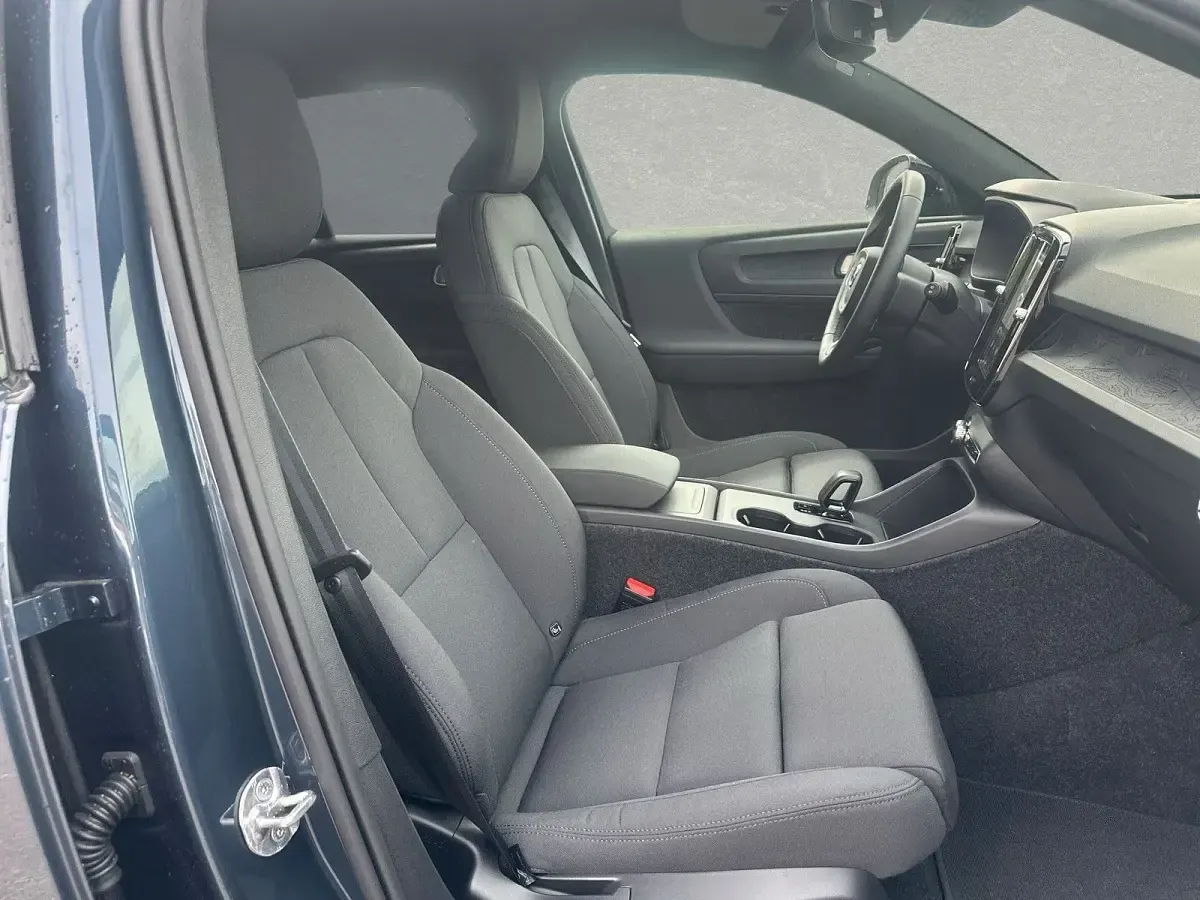 Gebraucht Volvo EX40 Plus 185 kW (252 PS) 2026 Denim blue SUV