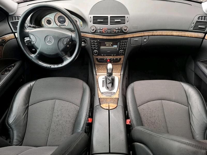 Gebraucht Mercedes E320 224 PS (164 kW) 2006 Gold Limousine