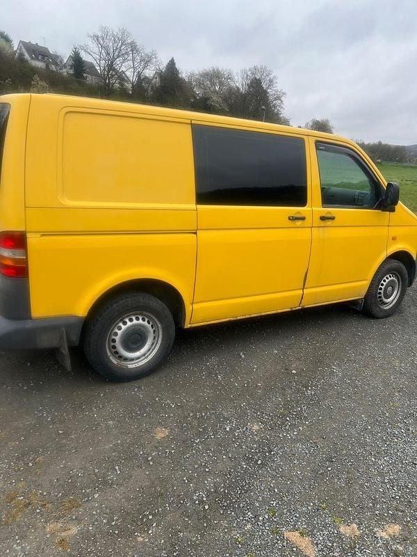 Second-hand VW Transporter 86 CP (63 kW) 2005 Galben Van