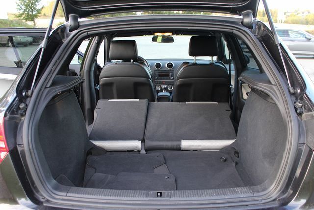 Gebraucht Audi A3 Sportback Attraction 105 PS (77 kW) 2011 Grau metallic Kleinwagen