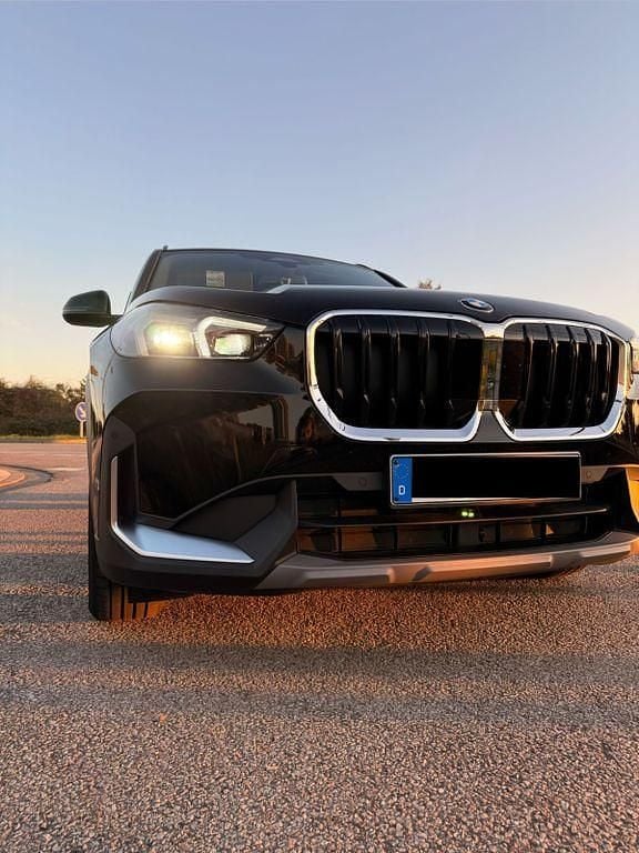 Schwarz Gebraucht 2024 BMW X1 Sport Line SUV | 33.900 € (Guter Preis) - Bild 1/4