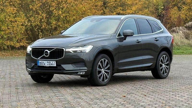 Grau Gebraucht 2020 Volvo XC60 Momentum SUV | 29.590 € (Guter Preis) - Bild 1/4