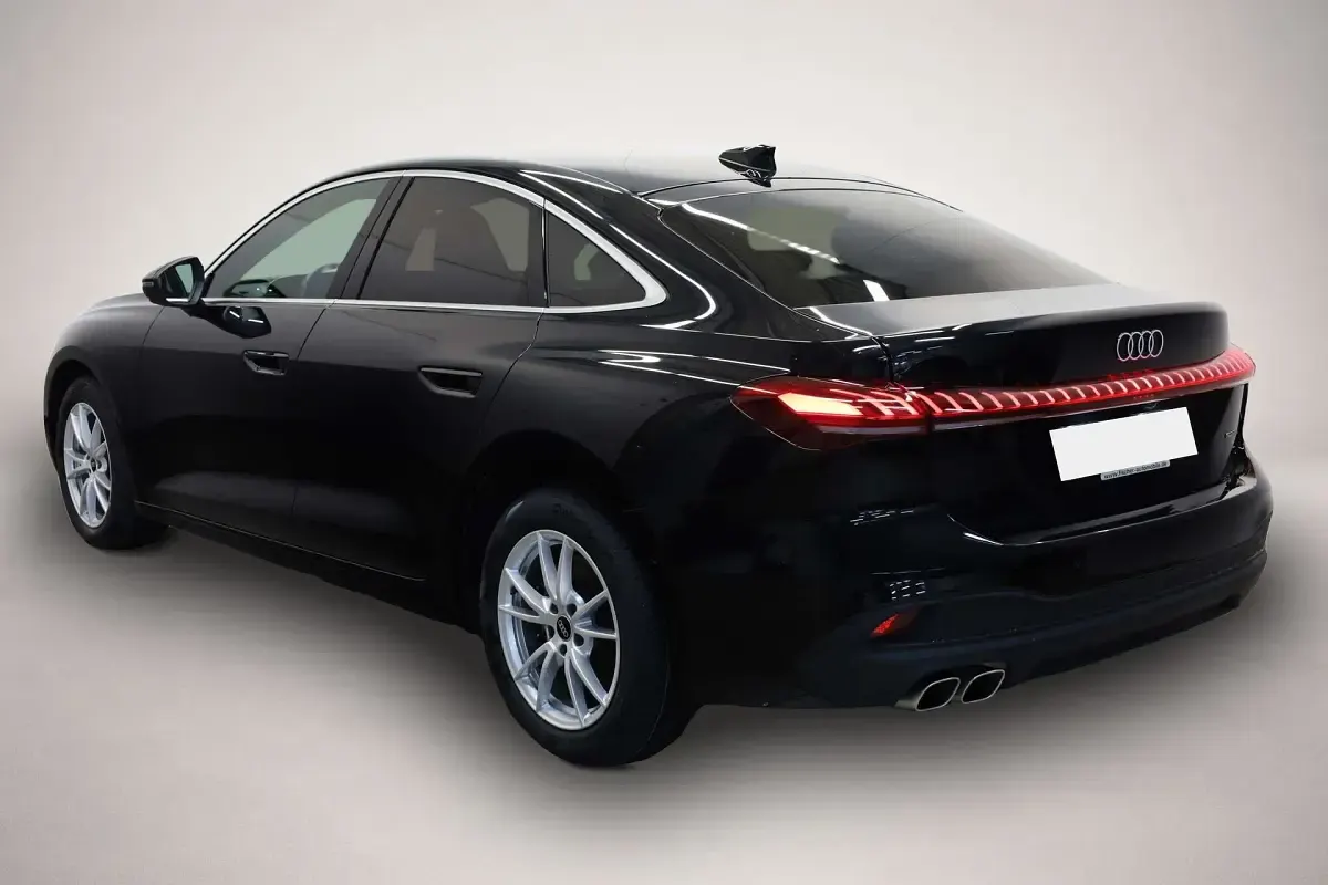 Gebraucht Audi A5 Ambiente 204 PS (150 kW) 2025 Mythosschwarz metallic Limousine