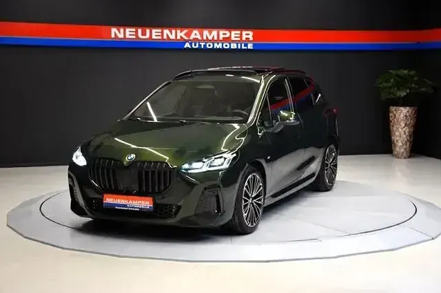 Gebraucht BMW 218 Active Tourer M Sport 136 PS (100 kW) 2024 Grün Van / Kleinbus