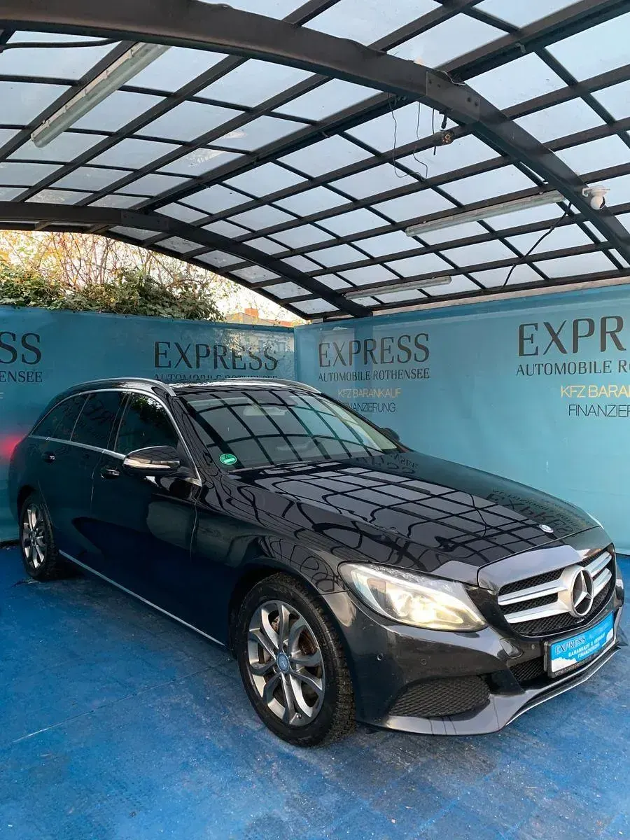 Używany Mercedes C250 204 KM (150 kW) 2014 Czarny Kombi
