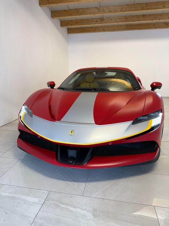 Rot Gebraucht 2022 Ferrari SF90 Cabrio | 540.000 € - Bild 1/4