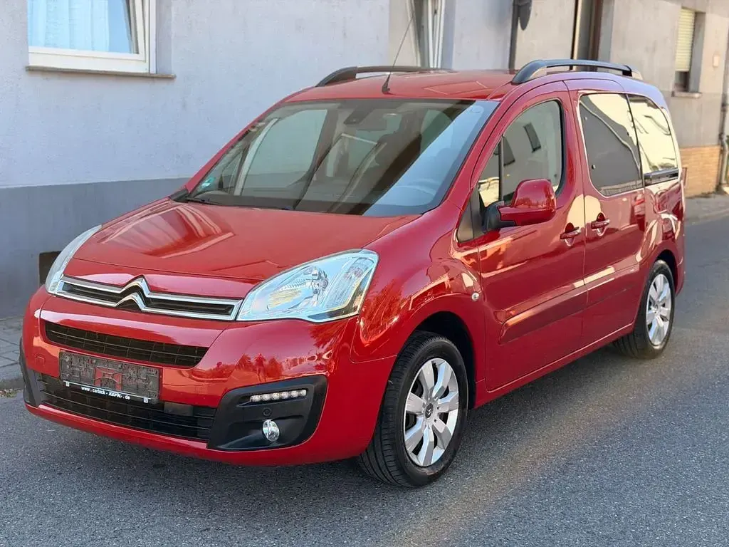 Gebraucht Citroën Berlingo Shine 120 PS (88 kW) 2016 Rot Van / Kleinbus