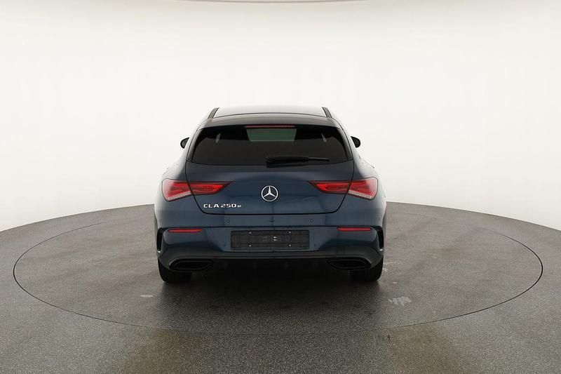 Denimblau metallic Gebraucht 2021 Mercedes CLA250e Shooting Brake Edition Kombi | 27.475 € - Bild 1/4