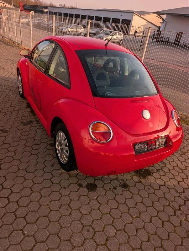 Second-hand VW New Beetle 101 CP (74 kW) 2006 Roșu Hatchback