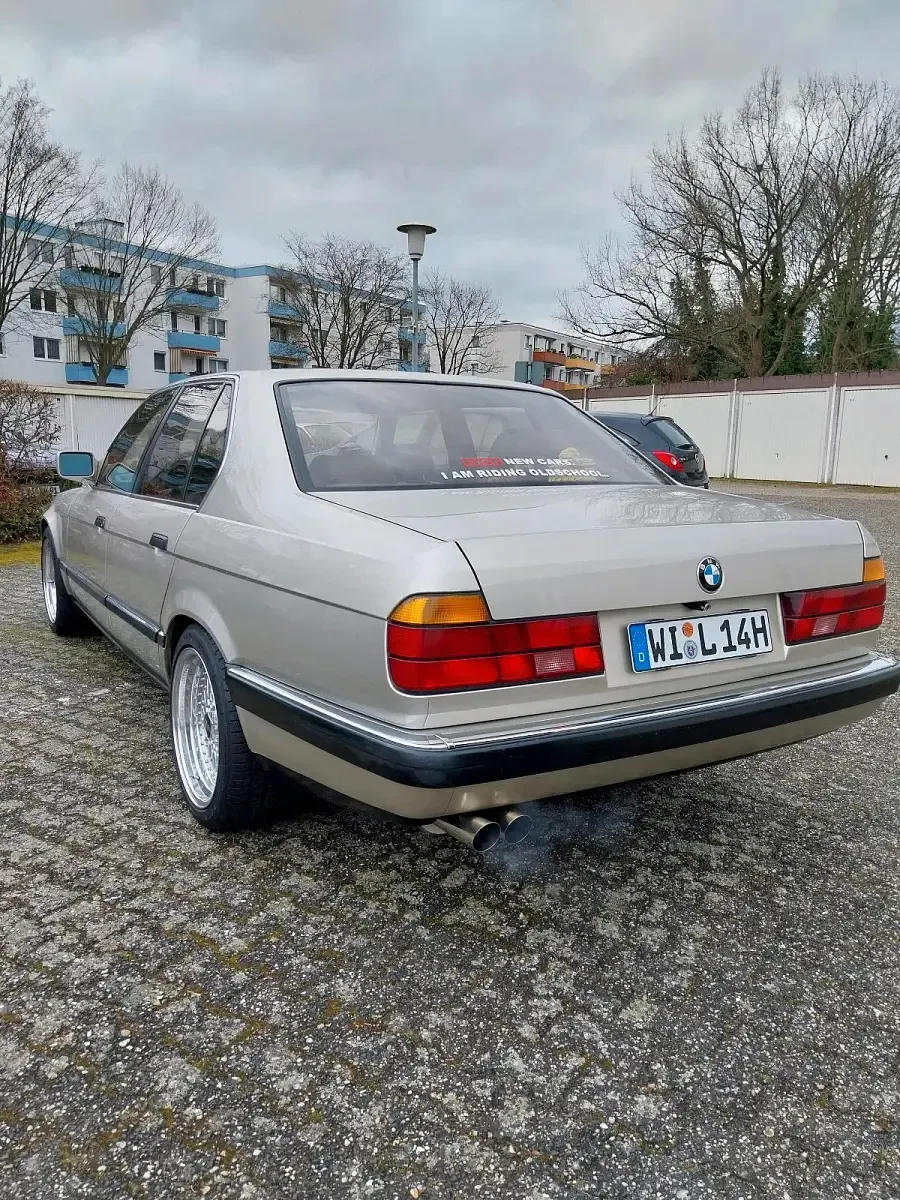 Gebraucht BMW 735 211 PS (155 kW) 1987 Gold Limousine