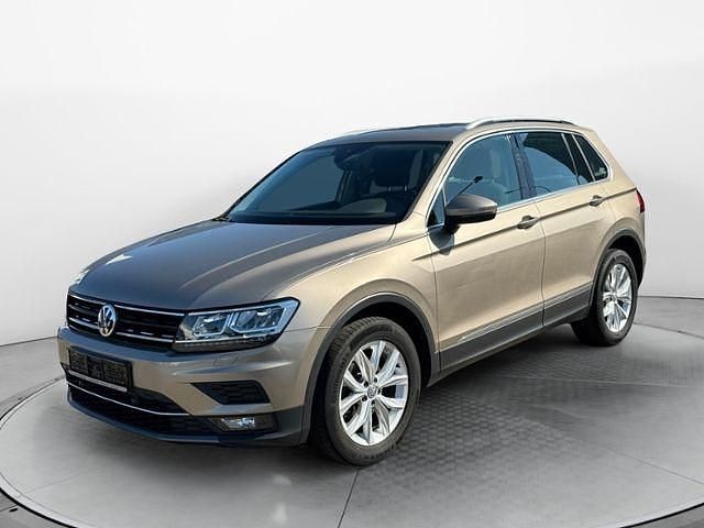 Gebraucht VW Tiguan Highline 150 PS (110 kW) 2018 Beigeschwarz SUV