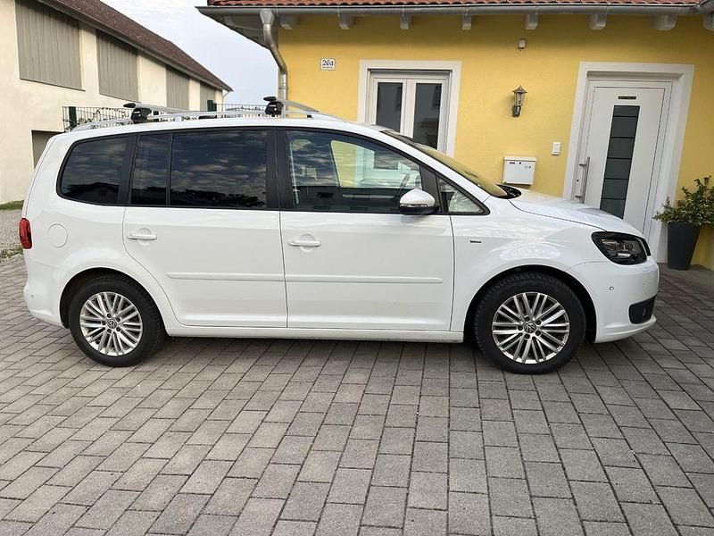 Gebraucht VW Touran Cup 140 PS (102 kW) 2014 Weiß Van / Kleinbus