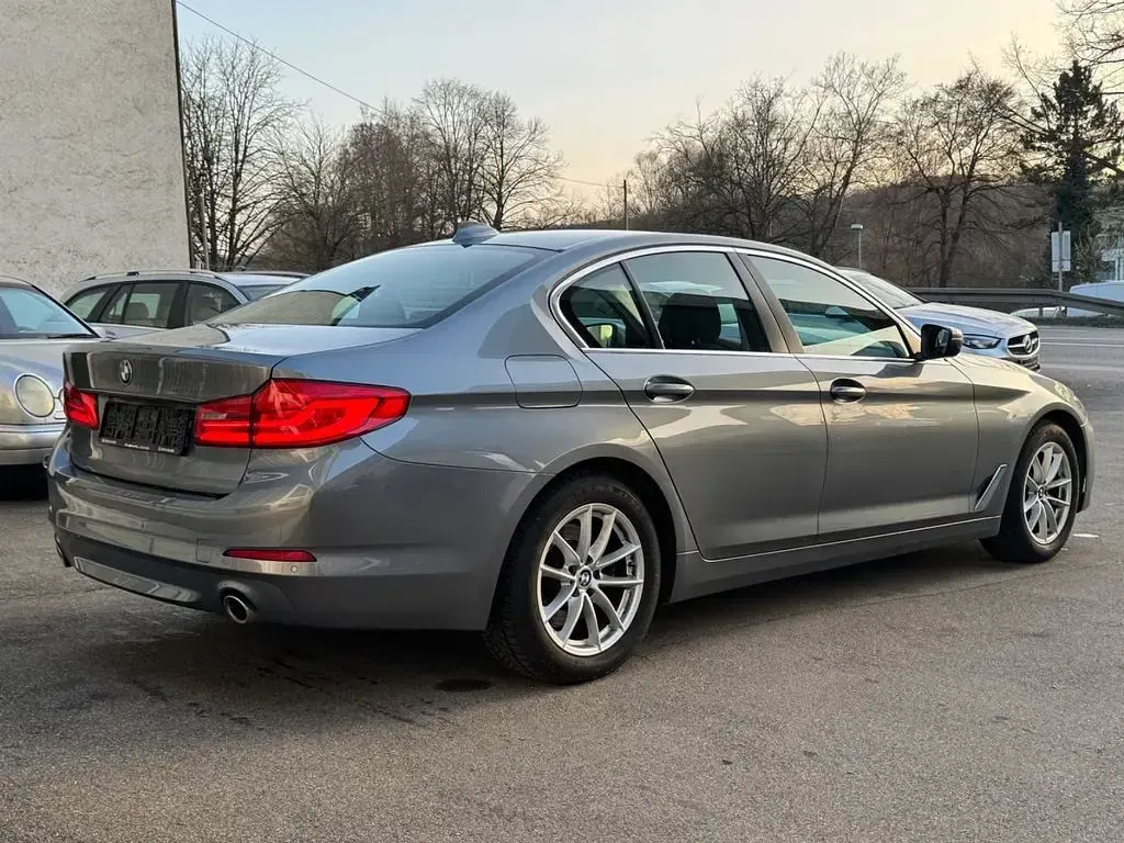 Gebraucht BMW 518 190 PS (139 kW) 2019 Grau Limousine