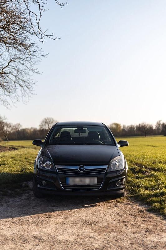 Gebraucht Opel Astra 110 PS (80 kW) 2009 Schwarz Limousine