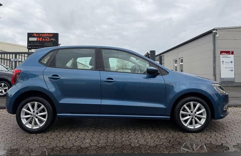 Gebraucht VW Polo LOUNGE 90 PS (66 kW) 2015 Blau Limousine