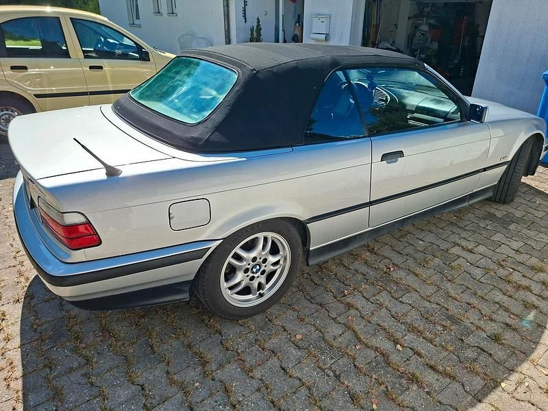 Gebraucht BMW 318 Cabriolet 116 PS (85 kW) 1999 Silber Cabrio
