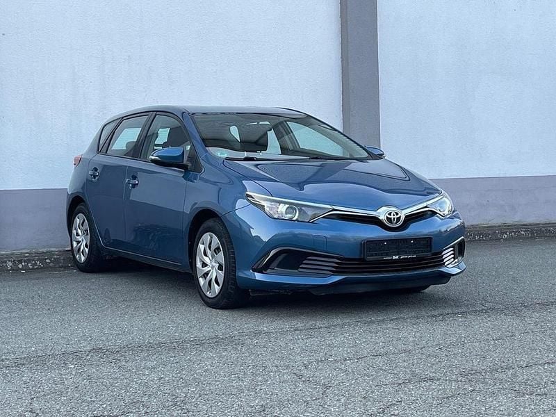 Gebraucht Toyota Auris Cool 99 PS (72 kW) 2017 Blau Limousine