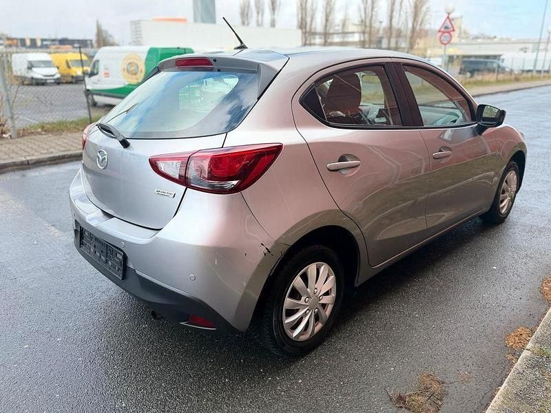 Gebraucht Mazda 2 Center-Line 105 PS (77 kW) 2016 Silber Limousine
